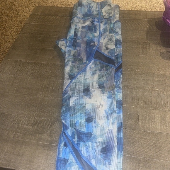 Lululemon On Pace Tight 7/8 *25"
Sun Dazed Multi Blue / Super Dark

LULU - Picture 12 of 12